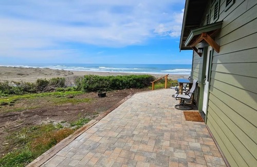 Fort Bragg House | Ocean Front with Private Stairway to Seaside Beach