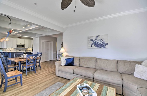 Ocean Isle Beach Apartment | Ocean Isle Condo With Community Pool & Hot Tub!