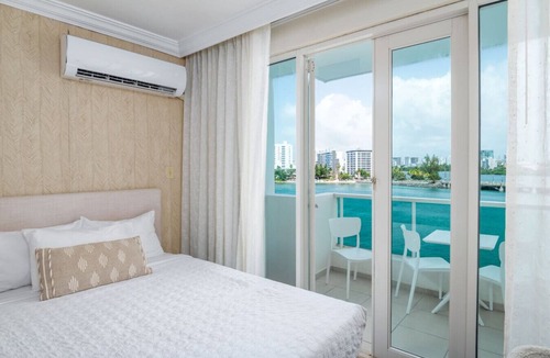 Puerta de Tierra Apartment | Ocean Lagoon Studio · Balcony
