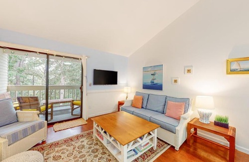 Brewster Apartment | Ocean Mandevilla