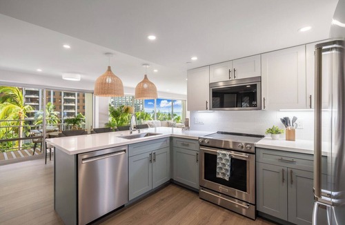 Waikiki Condo | Ocean, Marina, and Pool View 2BD Corner Unit w/AC at the Ilikai Hotel