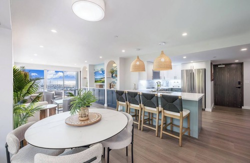 Waikiki Condo | Ocean, Marina, and Pool View 2BD Corner Unit w/AC at the Ilikai Hotel
