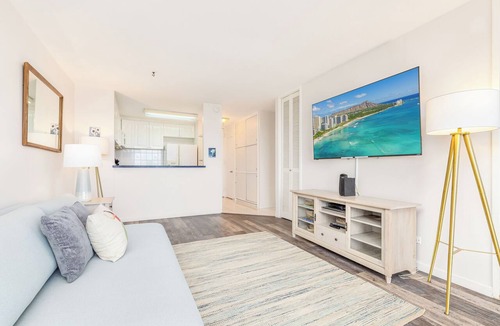 Waikiki Condo | Ocean & Marina Views Condo Short Walk to the Beach at the Ilikai Marina
