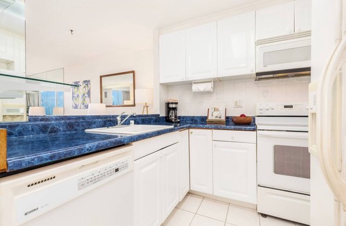 Waikiki Condo | Ocean & Marina Views Condo Short Walk to the Beach at the Ilikai Marina