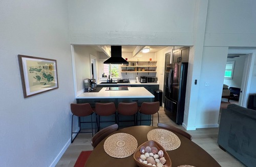 Ka'a'awa House | Ocean & Mountain Paradise - 3BD/2BA - MIDTERM RENTAL 1-6 Months