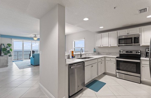 Ocean View Halifax Estates Condo | Ocean Oasis Oceanfront Pool Balcony Hot Tub