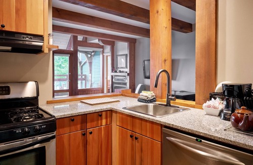 Ucluelet Apartment | Ocean's Edge