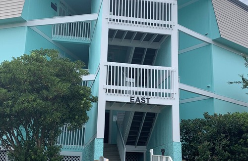 Morehead City Condo | Ocean-side condominium with pool. Fully-equipped for relaxed vacationing.
