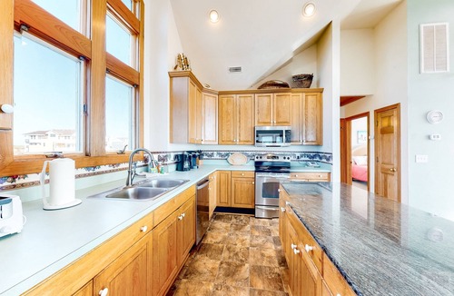 Ocean Isle Estates House | Ocean Song #3-CA: Oceanfront, private pool and hot tub!
