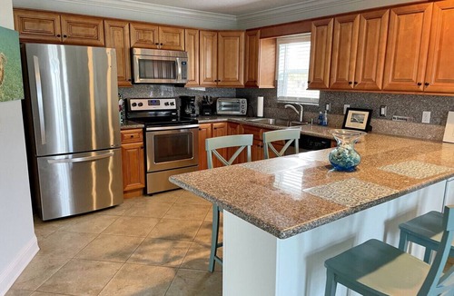St. Augustine Beach Apartment | Ocean Song – Charming 2 Bedroom with Private Ocean View Balcony & Sea Breezes & Pool Access