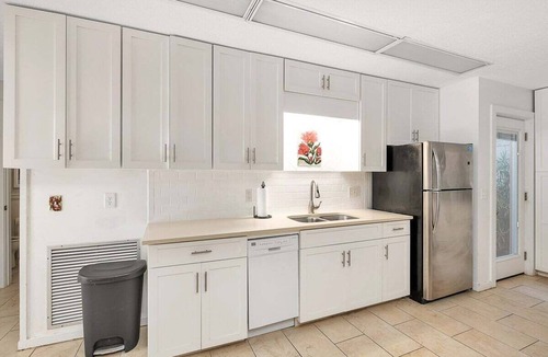 Saint Simons Island Apartment | Ocean Tabby | St. Simons Island Village Condo Near Pier & Beach