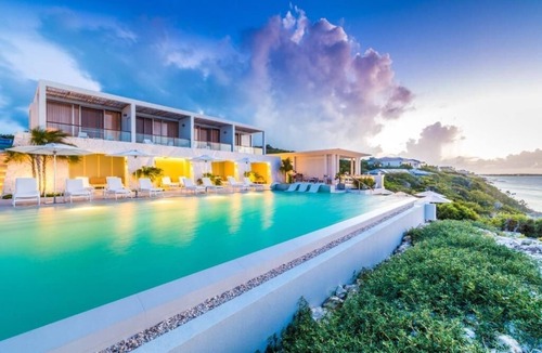 Providenciales Hotel | Oceanfront Hideaway Perfect for Relaxing Island Couples’ Escape