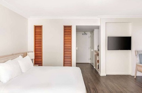 Waikiki Hotel | Ocean view 1BDR 2-Bath suite Large private terrace The Modern Honolulu Hotel
