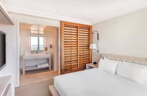 Waikiki Hotel | Ocean view 1BDR 2-Bath suite Large private terrace The Modern Honolulu Hotel