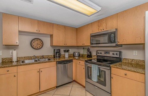 Cherry Grove Beach Condo | 🌊 Ocean View 🌊 2 Pools 2 Balconies 👣 150 ft to Beach 👣 Sleep Up To 16 People