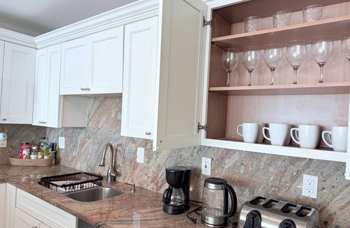 Sunny Isles Beach Condo | Ocean-View 2BR 2BA ,Walk to Beach Pool, Gym, Parking