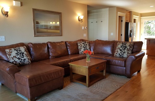 Oceanside House | Ocean view and less than a 5 minute drive to the beach!