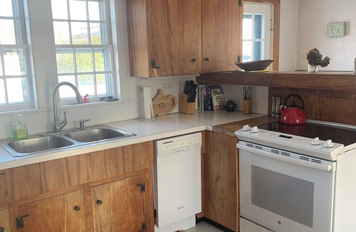 Greenbush Cottage | Ocean view antique cape