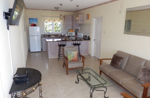 Green Garden Apartment | Ocean view apartment with plunge pools on roof terrace, 3mins drive to the beach
