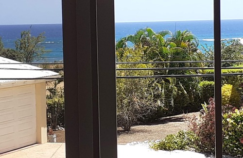 Green Garden Apartment | Ocean view apartment with plunge pools on roof terrace, 3mins drive to the beach