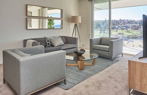 Bronte Apartment | Ocean View Apartment with a Stroll to Bronte Beach