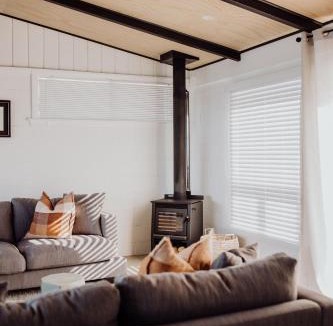 Hurunui District House | Ocean View Bach