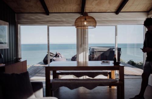 Hurunui District House | Ocean View Bach