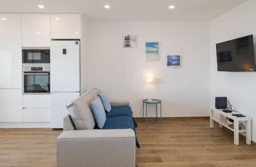 Carcavelos Apartment | Ocean View Balcony Carcavelos Beach 2-min Walk, AC