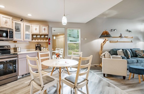 Birch Bay Condo | Ocean view, beautifully remodeled , Free Wi-Fi. Pet friendly. JL 415