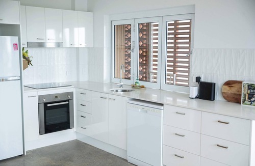 Bilinga Apartment | Ocean View Bilinga Stay | Sauna, E-Bikes, Surf