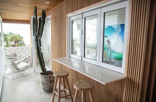 Bilinga Apartment | Ocean View Bilinga Stay | Sauna, E-Bikes, Surf
