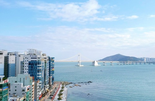 Suyeong-Gu Apartment | Ocean View - Charming 1-bedroom apartment with AC and WiFi in enchanting Busan