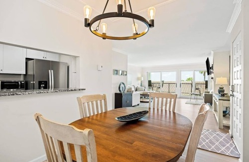 East Mesa Condo | Ocean-view condo in Santa Barbara steps to beach with pool & balcony