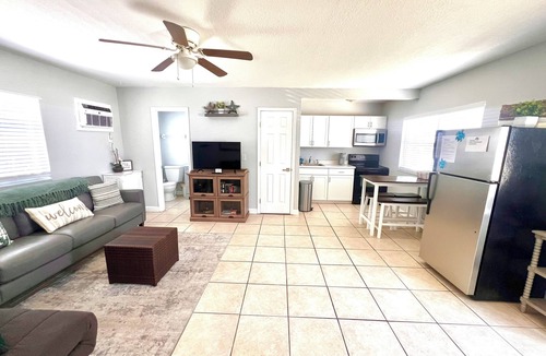 Interchange Square House | Ocean View Cottage with Rooftop Deck
