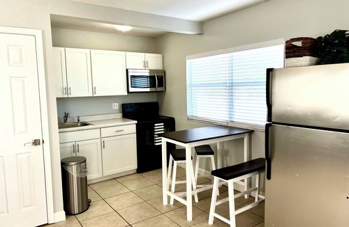Interchange Square House | Ocean View Cottage with Rooftop Deck
