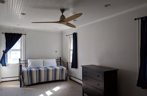 Long Beach House | Ocean View Deck, 1 Min. Walk to Ocean & Restaurants. West End South! 2 Bedroom