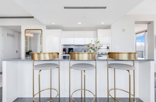 City Center Apartment | Ocean View Elegance | Rooftop Pool, Beach Access