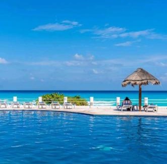 Zona Hotelera Apartment | Ocean view front beach villa