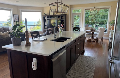 Regional District of Nanaimo House | Ocean View Home, centeraly located to beaches, marina and golf.