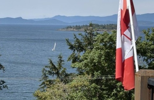 Regional District of Nanaimo House | Ocean View Home, centeraly located to beaches, marina and golf.