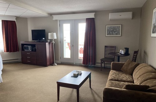 Rocky Harbour Hotel | Ocean View Hotel