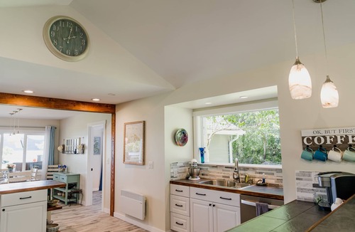 Eastsound House | Ocean View House, Outdoor TV, Firepit, Hot Tub, One Mile to Town!