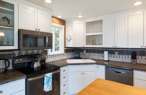 Beverly Beach House | Ocean-View House with Hot Tub – Perfect for Couples & Families