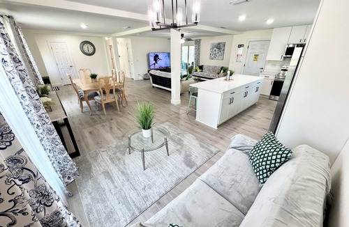 Orange Park House | Ocean view/HugePool/17/i295/NAS: Up to 12guest/4beds2baths