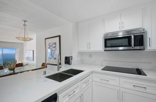 Los Angeles County Condo | *Ocean View Immaculate Newly Remodeled Walk to Beach Designer Furniture 30 nt mi