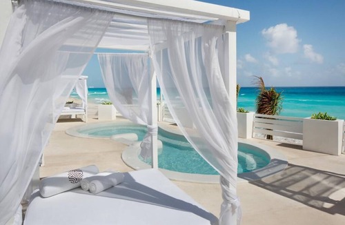 Zona Hotelera Apartment | Ocean View Modern Condo & Luxury Amenities