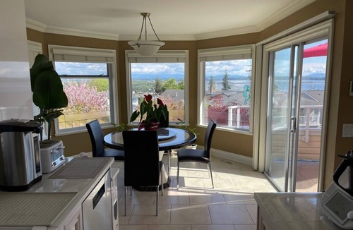 White Rock House | Ocean View & Mount Baker 5 min from the beach! Canada longest pier, restaurant