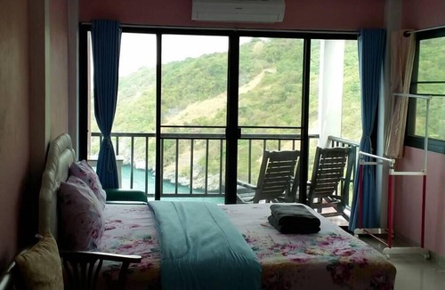 Tha Thaewawong Hotel | Ocean View Resort - Koh Sichang