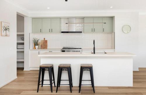 Warrnambool House | Ocean View Retreat EV Charger Family Friendly
