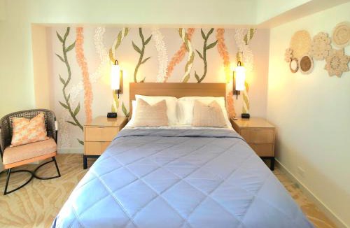 Ala Moana Hotel | Ocean View Room at Ala Moana Hotel- Fees include